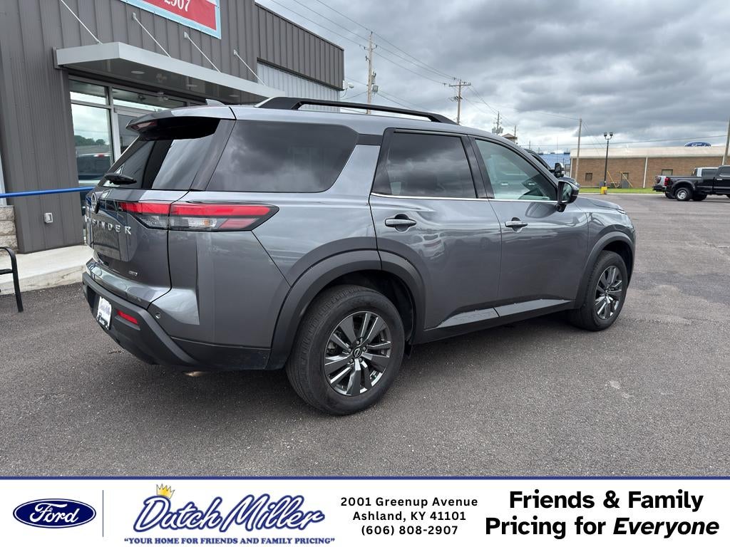 2025 Nissan Pathfinder SV