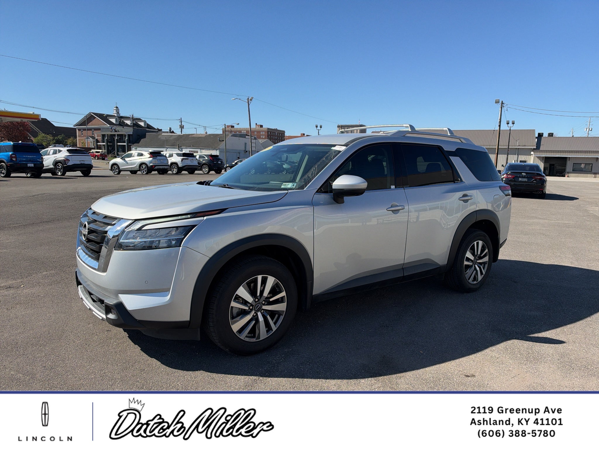 2023 Nissan Pathfinder SL