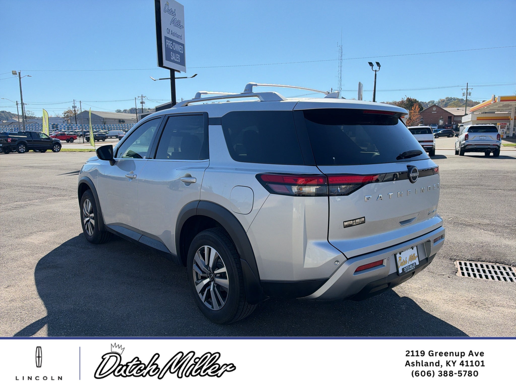 2023 Nissan Pathfinder SL