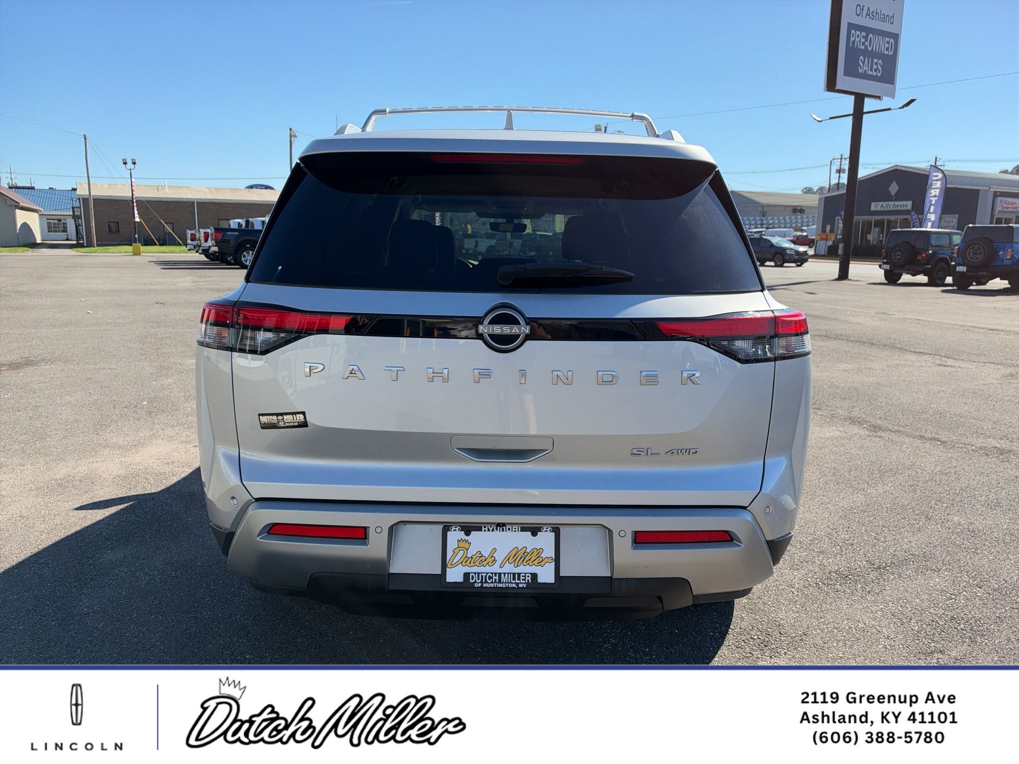 2023 Nissan Pathfinder SL
