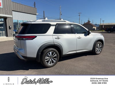 2023 Nissan Pathfinder SL
