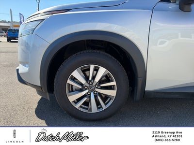 2023 Nissan Pathfinder SL