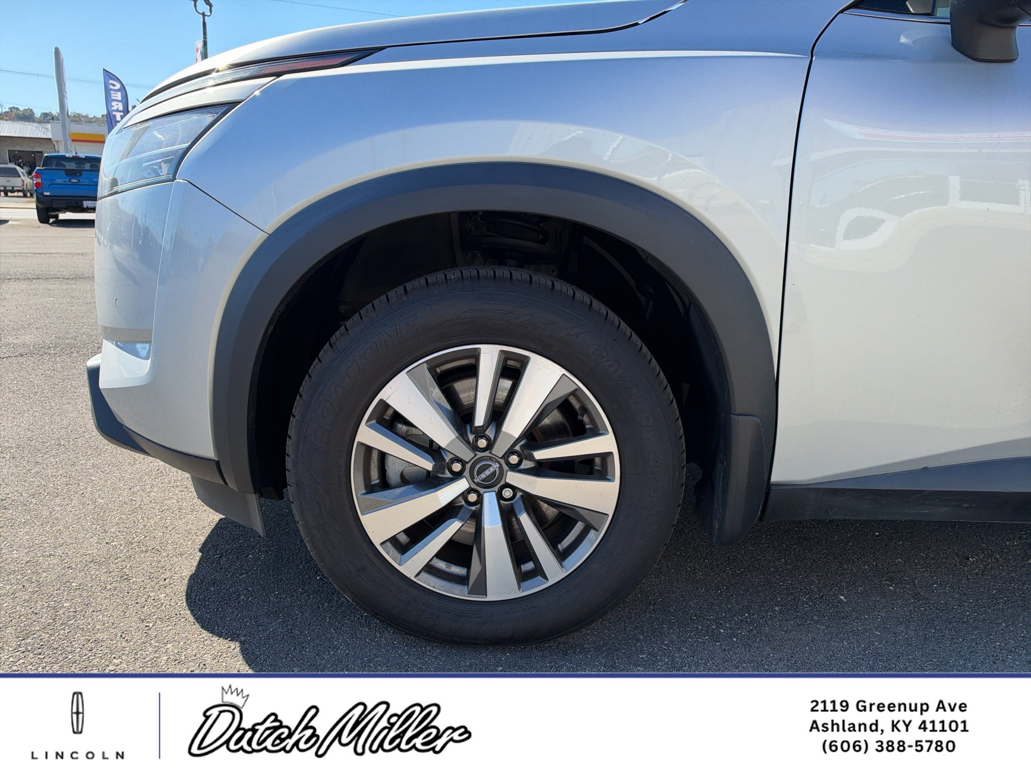 2023 Nissan Pathfinder SL