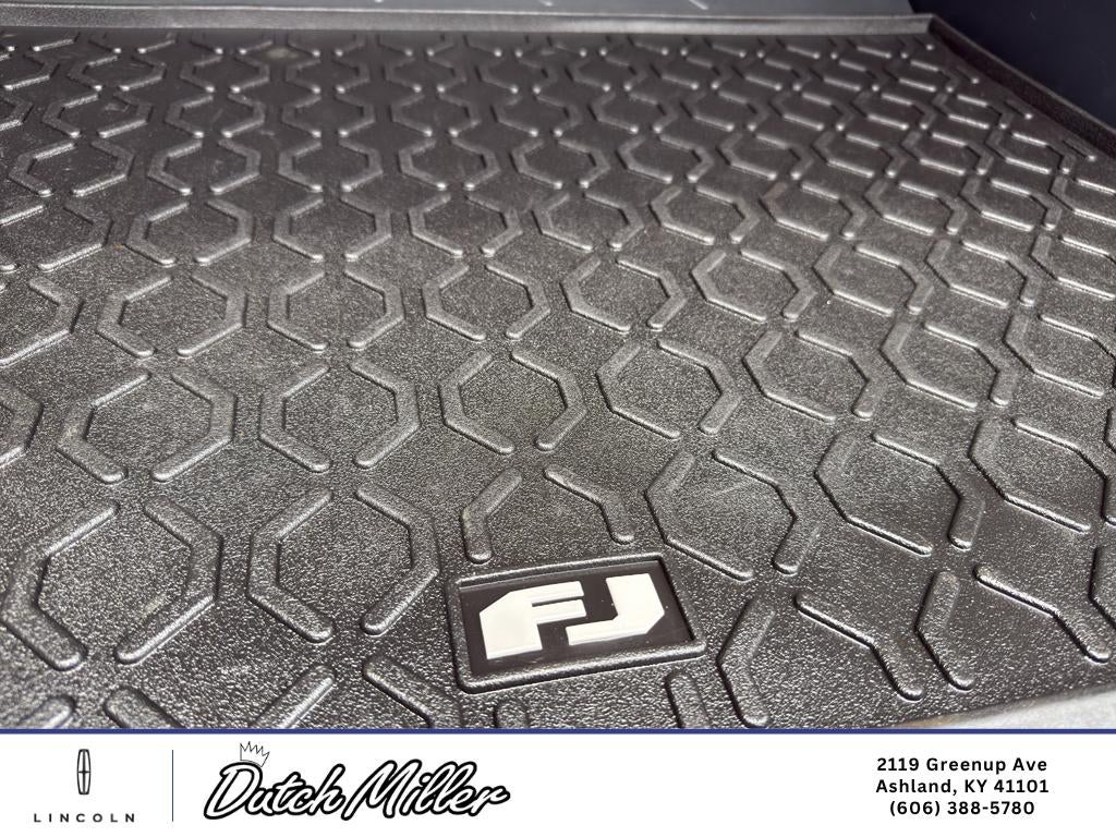 2014 Toyota FJ Cruiser 4WD 4dr Man (Natl)