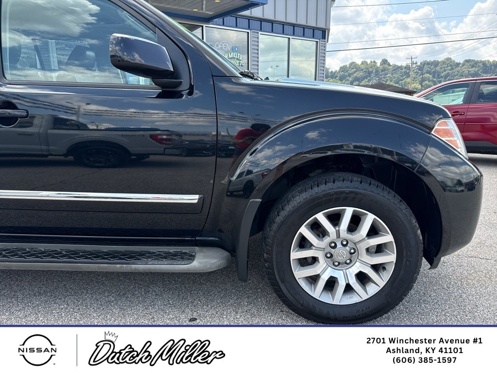2012 Nissan Pathfinder LE