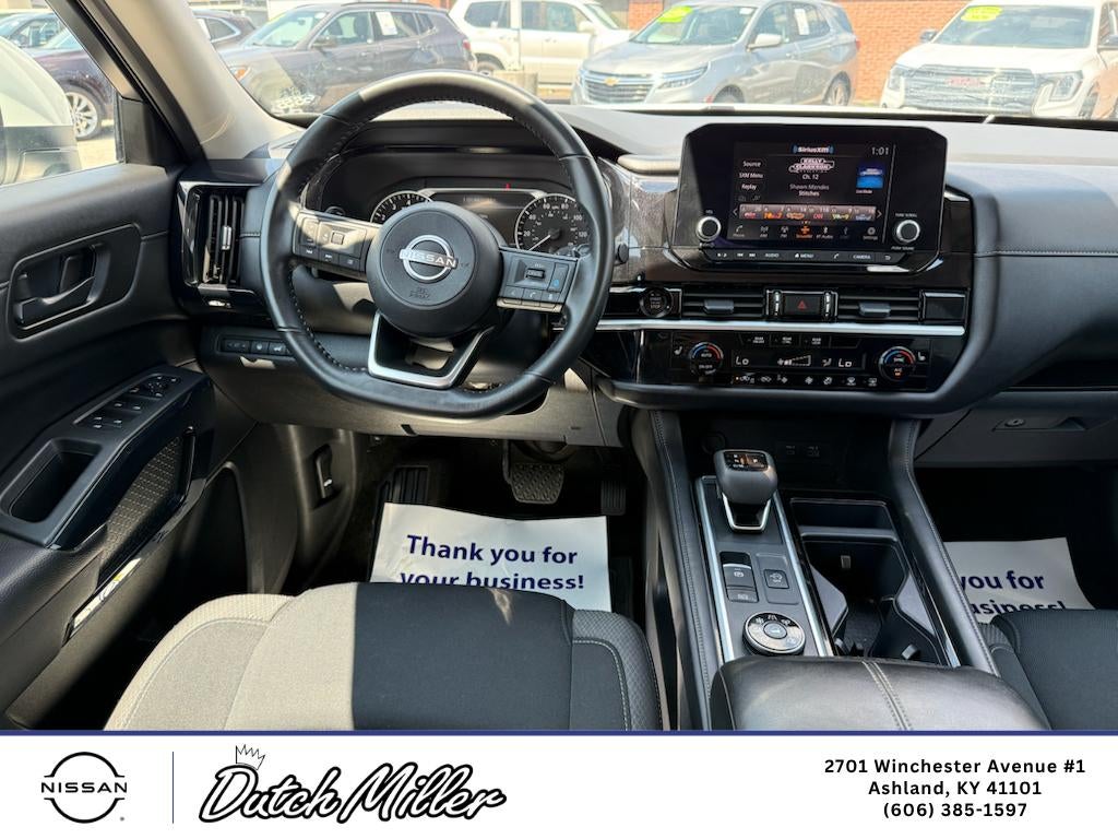 2025 Nissan Pathfinder SV