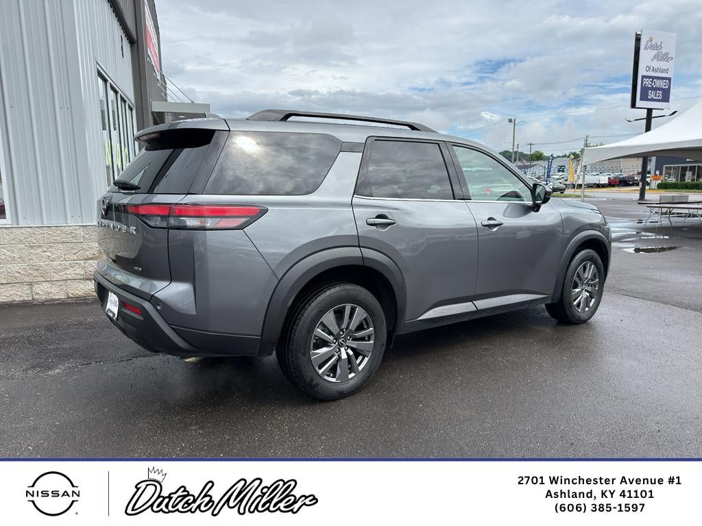 2025 Nissan Pathfinder SV