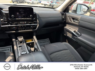 2025 Nissan Pathfinder SV