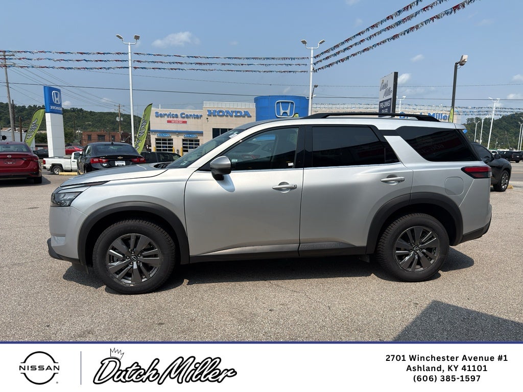 2025 Nissan Pathfinder SV