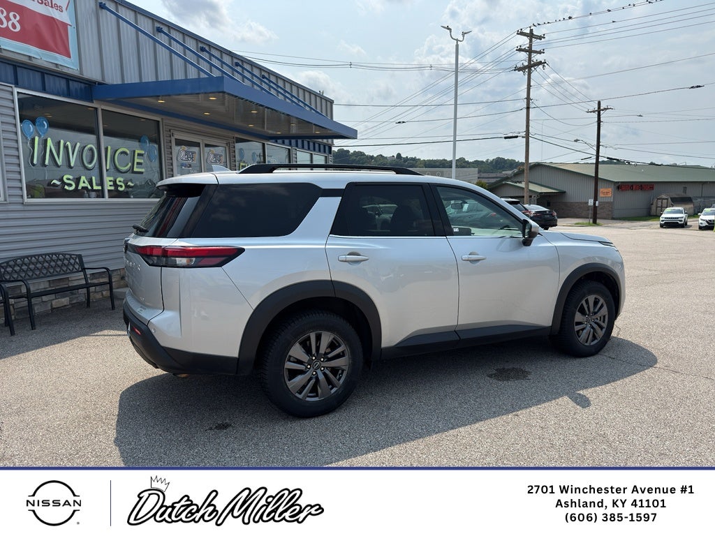 2025 Nissan Pathfinder SV