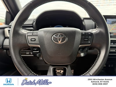 2025 Toyota Camry Hybrid SE