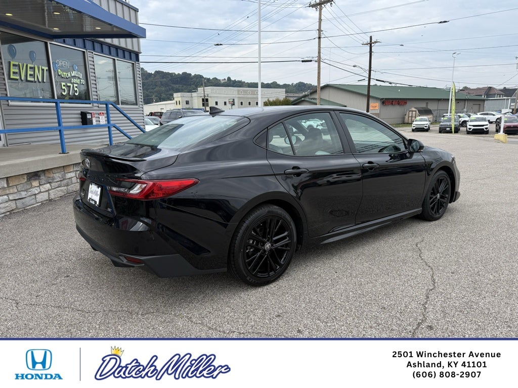 2025 Toyota Camry Hybrid SE