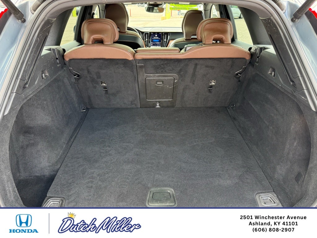 2023 Volvo XC60 Plus Bright Theme