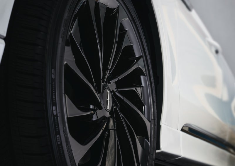 The wheel of the available Jet Appearance package is shown | Dutch Miller Lincoln of Ashland in Ashland KY