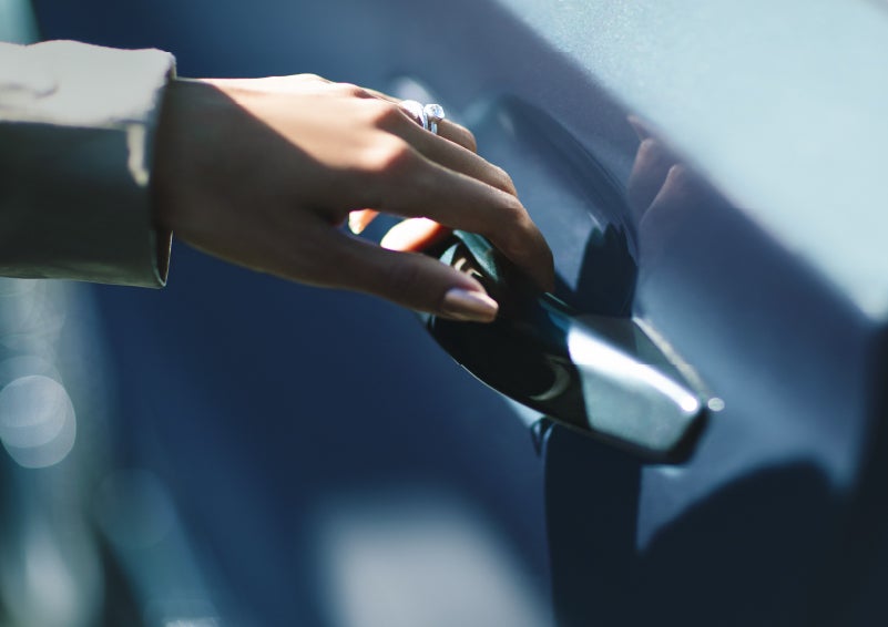 A hand gracefully grips the Light Touch Handle of a 2024 Lincoln Aviator® SUV to demonstrate its ease of use | Dutch Miller Lincoln of Ashland in Ashland KY