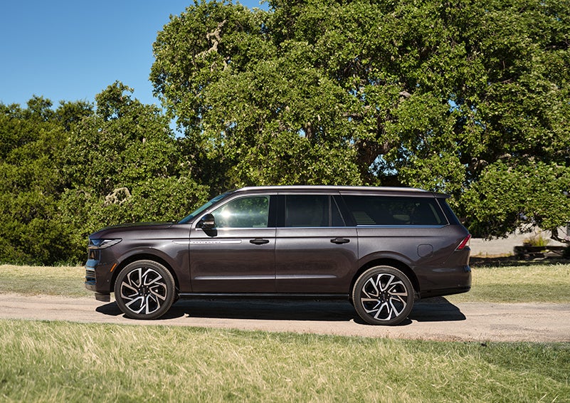 A 2025 Lincoln Navigator® SUV is making a left turn as another vehicle approaches in the other lane.