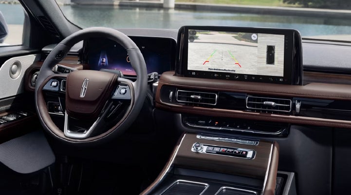 The backup camera of the 2027 Lincoln Aviator® SUV is displayed on screen. | Dutch Miller Lincoln of Ashland in Ashland KY